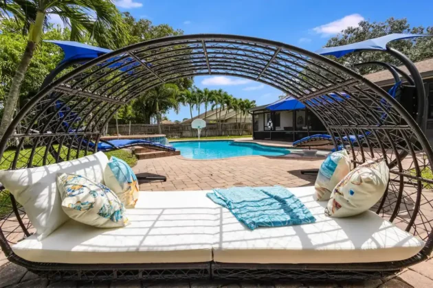 regal paradise poolside